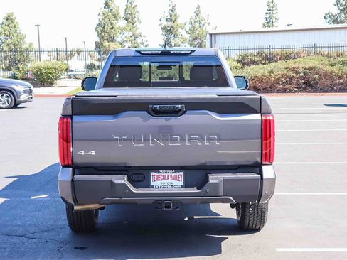 Used 2022 Toyota Tundra SR5 w/ SR5 Convenience Package AWD/4WD image 6