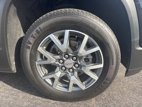 Used 2023 GMC Acadia SLT image 5