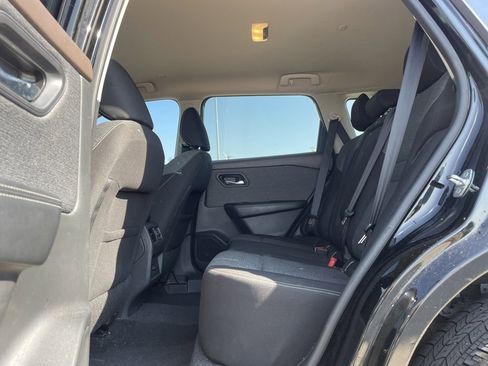 Certified 2022 Nissan Rogue SV image 16