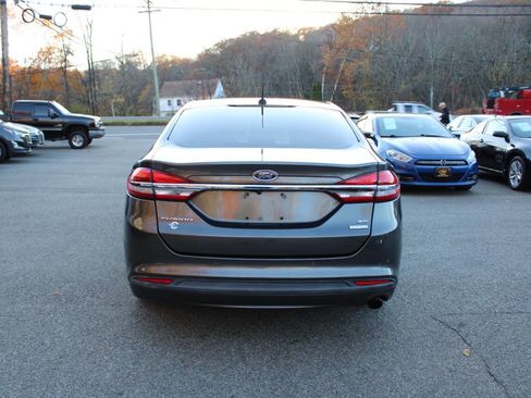 Used 2017 Ford Fusion SE w/ Fusion SE Technology Package image 9