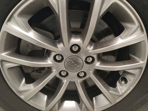 Used 2021 Jeep Cherokee Latitude Plus image 31