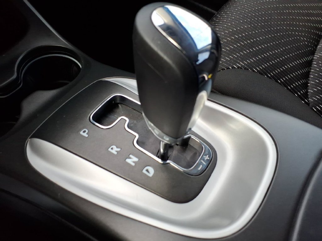 Used 2020 Dodge Journey SE w/ Blacktop Package FWD image 19
