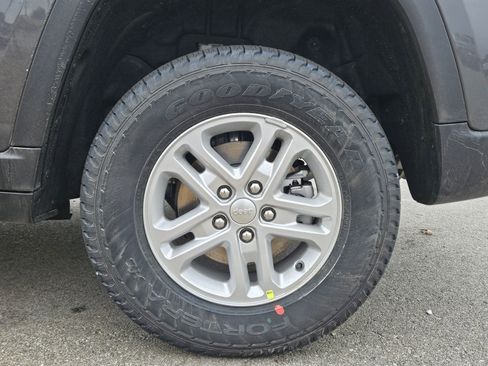 New 2025 Jeep Grand Cherokee Laredo image 25