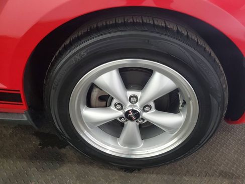 Used 2009 Ford Mustang Premium RWD image 16
