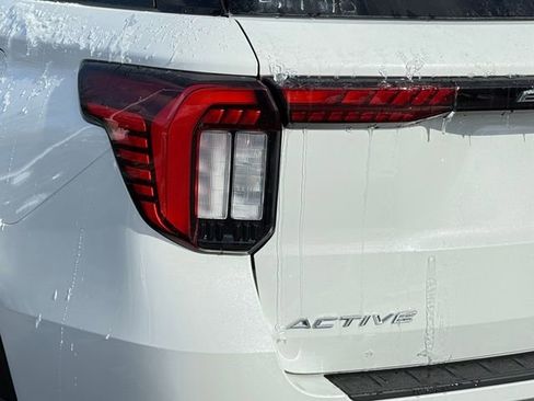 New 2026 Ford Explorer Active w/ Active Comfort Package image 8
