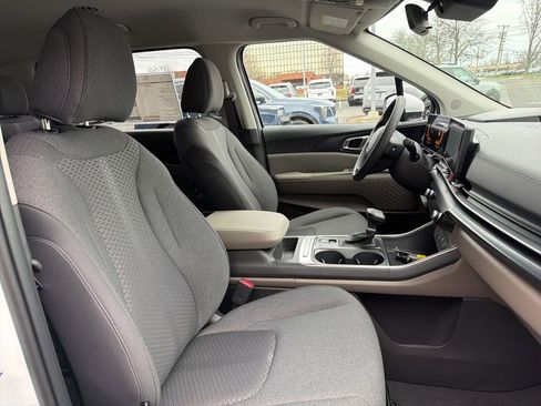 New 2026 Kia Carnival LX FWD image 12