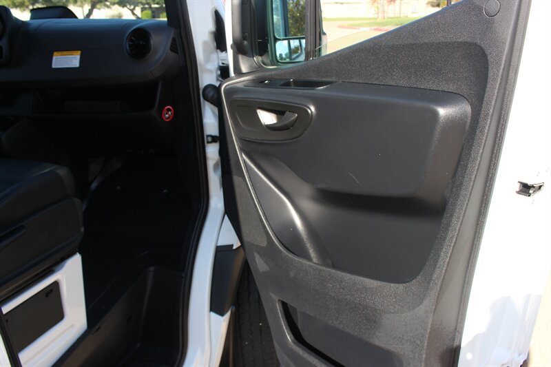 Used 2025 Mercedes-Benz Sprinter 2500 image 26
