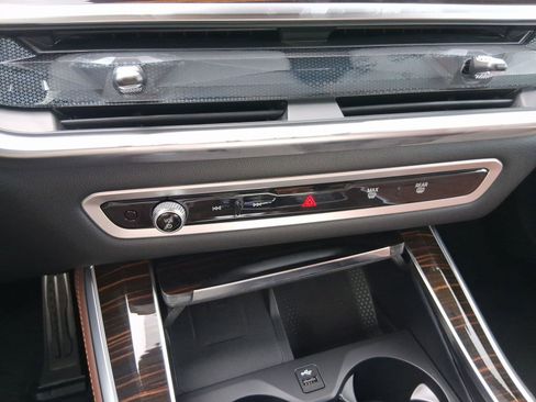Used 2026 BMW X5 sDrive40i w/ Executive Package image 26