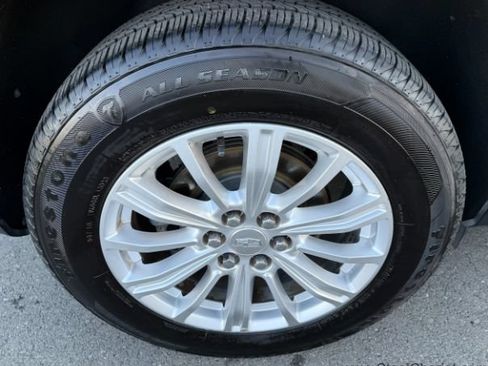 Used 2017 Cadillac XT5 FWD w/ LPO, Wheel Lock Package image 30