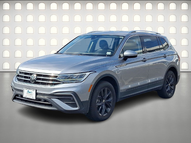 Used 2024 Volkswagen Tiguan SE AWD/4WD image 3