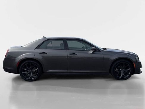 Used 2022 Chrysler 300 Touring L RWD image 6