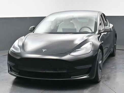 Used 2023 Tesla Model 3 Standard Range image 6