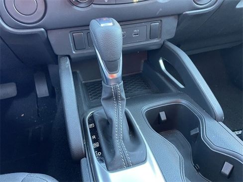 Used 2024 Nissan Frontier SV image 19