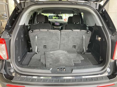 Used 2022 Ford Explorer XLT RWD image 13