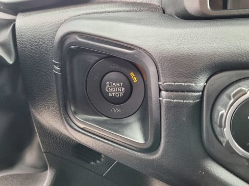 Used 2025 Jeep Wrangler Unlimited Sahara AWD/4WD image 23