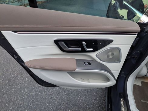 Used 2022 Mercedes-Benz EQS 580 4MATIC Sedan image 29