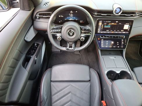 Used 2023 Maserati Grecale Modena image 21