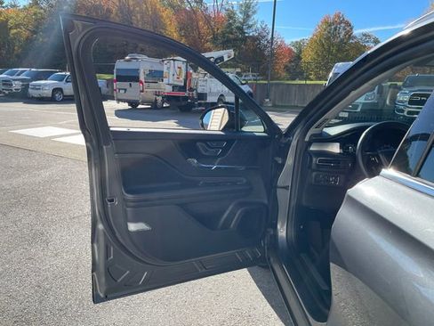 Used 2021 Lincoln Corsair AWD w/ Premium Package image 23