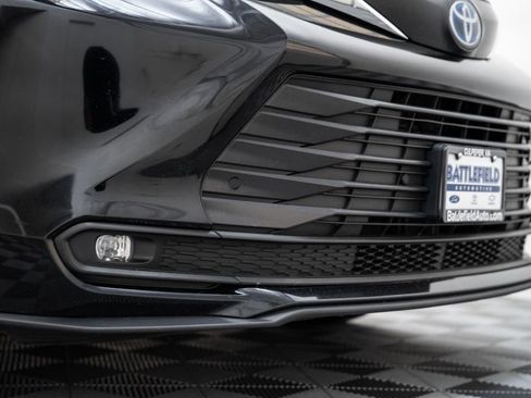 Used 2025 Toyota Sienna XLE FWD image 17
