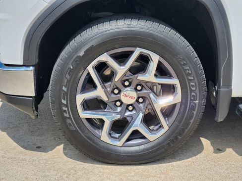Used 2025 GMC Sierra 1500 SLT AWD/4WD image 10