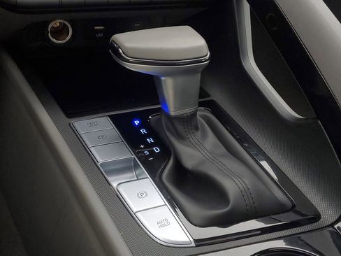 Used 2025 Hyundai Elantra SEL image 24