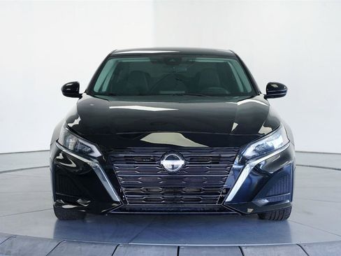 Used 2023 Nissan Altima 2.5 SV FWD image 2