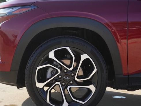 Used 2024 Chevrolet Trax RS w/ Sunroof Package FWD image 5