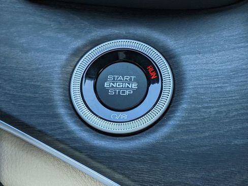 New 2025 Jeep Grand Cherokee Limited w/ Luxury Tech Group II AWD/4WD image 25