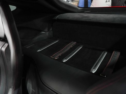 Used 2019 Ferrari 812 Superfast RWD image 18