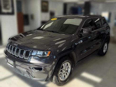 Used 2019 Jeep Grand Cherokee Laredo image 1