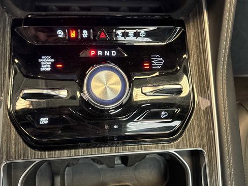 Used 2022 Jeep Wagoneer Series III w/ Premium Group I image 28