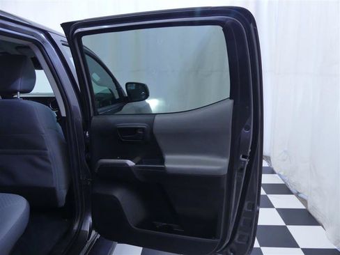 Used 2022 Toyota Tacoma SR5 AWD/4WD image 23