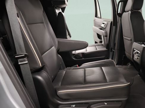 Used 2024 GMC Yukon SLT w/ SLT Luxury Package AWD/4WD image 30