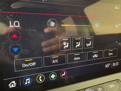 Used 2025 Chevrolet Blazer LT image 32