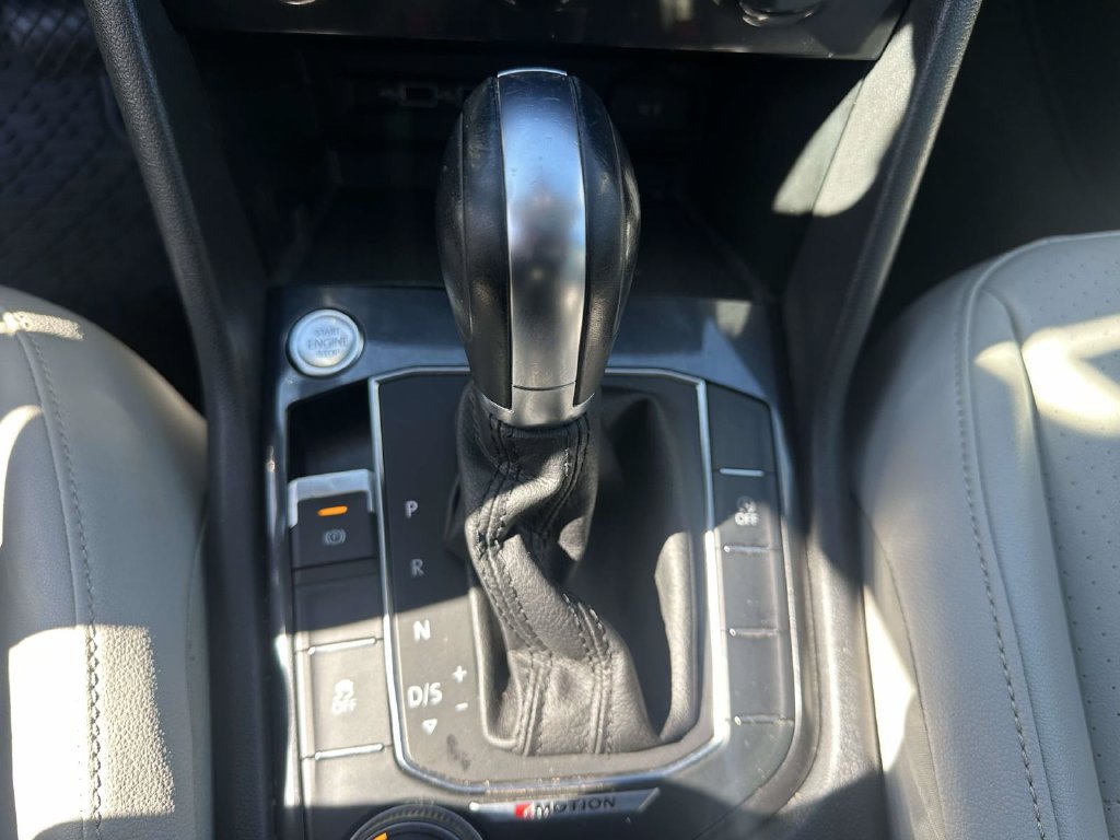 Used 2018 Volkswagen Tiguan SE w/ Panoramic Sunroof Package AWD/4WD image 28