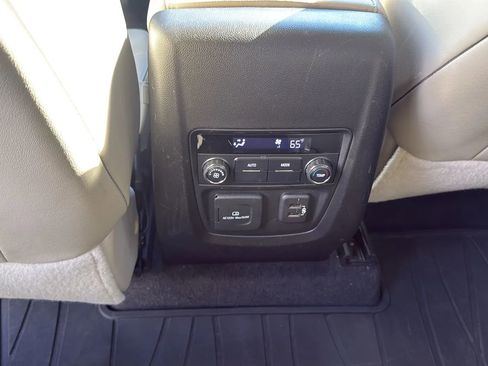 Used 2019 Buick Enclave Essence image 29