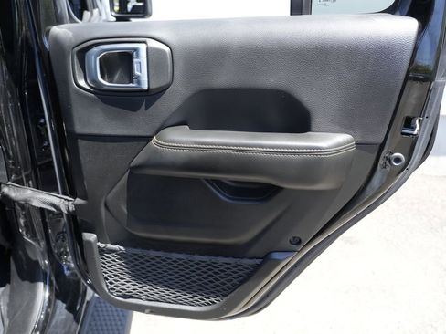 Used 2024 Jeep Wrangler Unlimited Sahara w/ Technology Group AWD/4WD image 39
