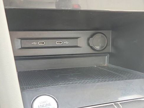 Used 2022 Volkswagen Tiguan SE image 31