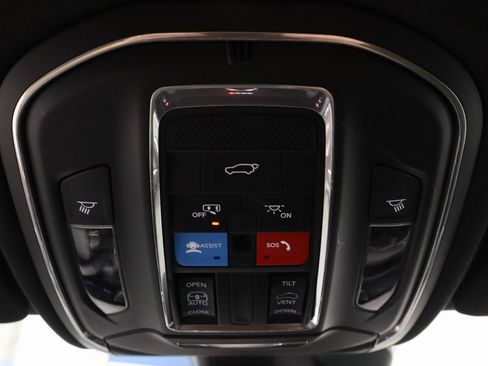 Used 2025 Jeep Grand Cherokee L Altitude image 37