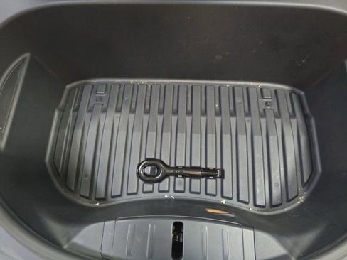 Used 2023 Tesla Model 3 Standard Range image 17