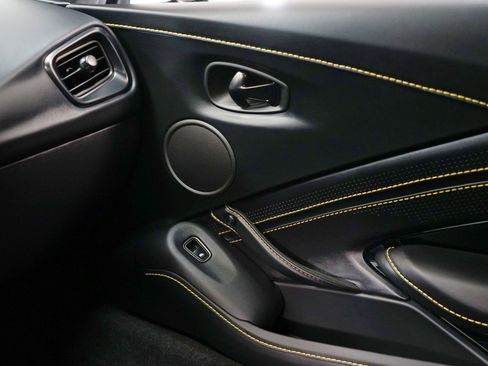 Used 2023 Aston Martin V8 Vantage Coupe image 17