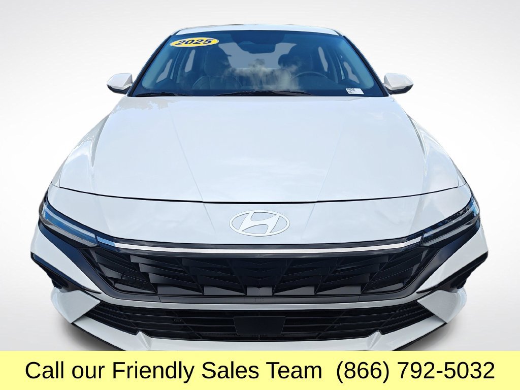 Used 2025 Hyundai Elantra Limited FWD image 10
