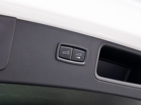 Used 2025 Porsche Macan image 33