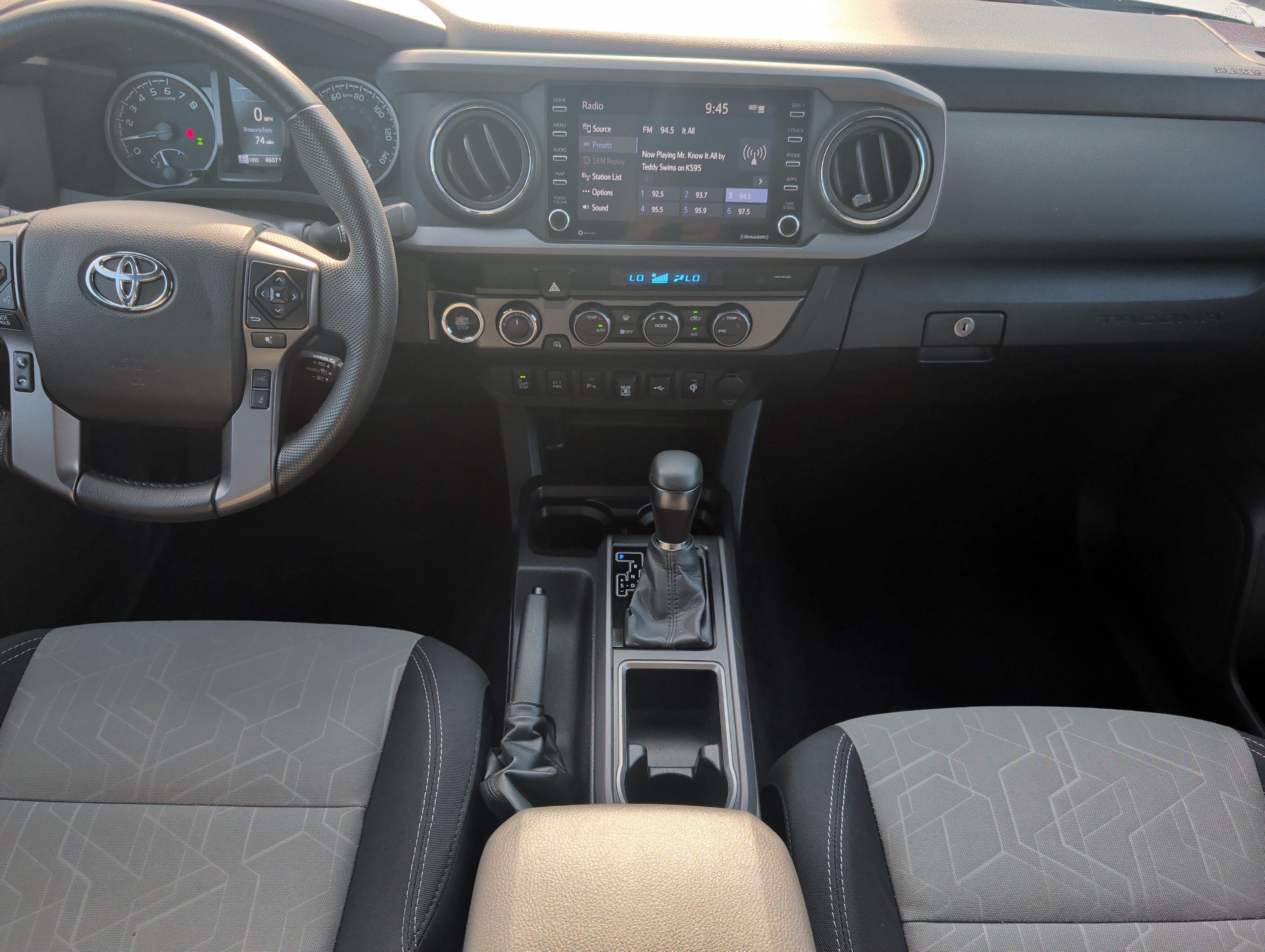 Used 2022 Toyota Tacoma TRD Off-Road w/ Technology Package AWD/4WD image 10