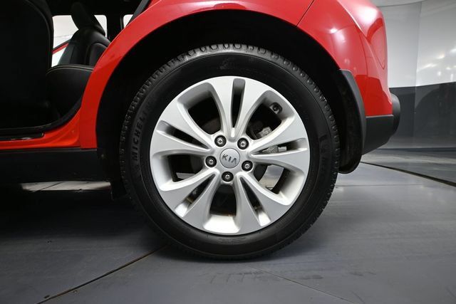 Used 2014 Kia Soul + w/ Primo Package FWD image 9