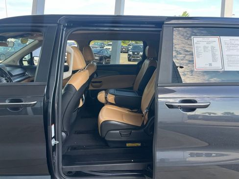 Used 2023 Kia Carnival LX FWD image 28