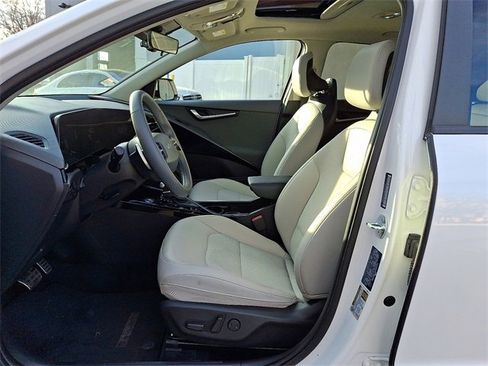 Certified 2025 Kia Niro EX Touring image 12
