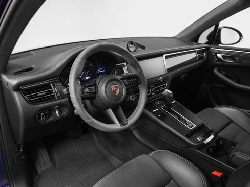 Certified 2024 Porsche Macan GTS w/ GTS Sport Package AWD/4WD image 57