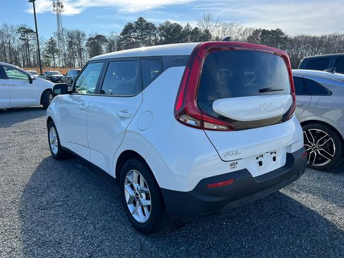 Used 2022 Kia Soul LX w/ Technology Package image 3