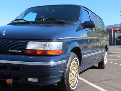 Used 1995 Chrysler Town & Country 4dr Wagon FWD image 26